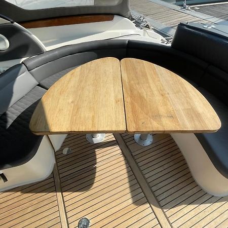 Une Nuit Sur Un Bateau Linge & Menage Inclus ลาโรแชล ภายนอก รูปภาพ