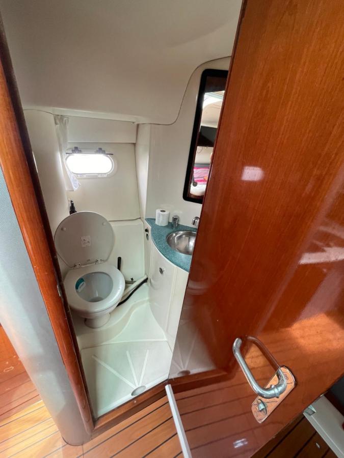 Une Nuit Sur Un Bateau Linge & Menage Inclus ลาโรแชล ภายนอก รูปภาพ